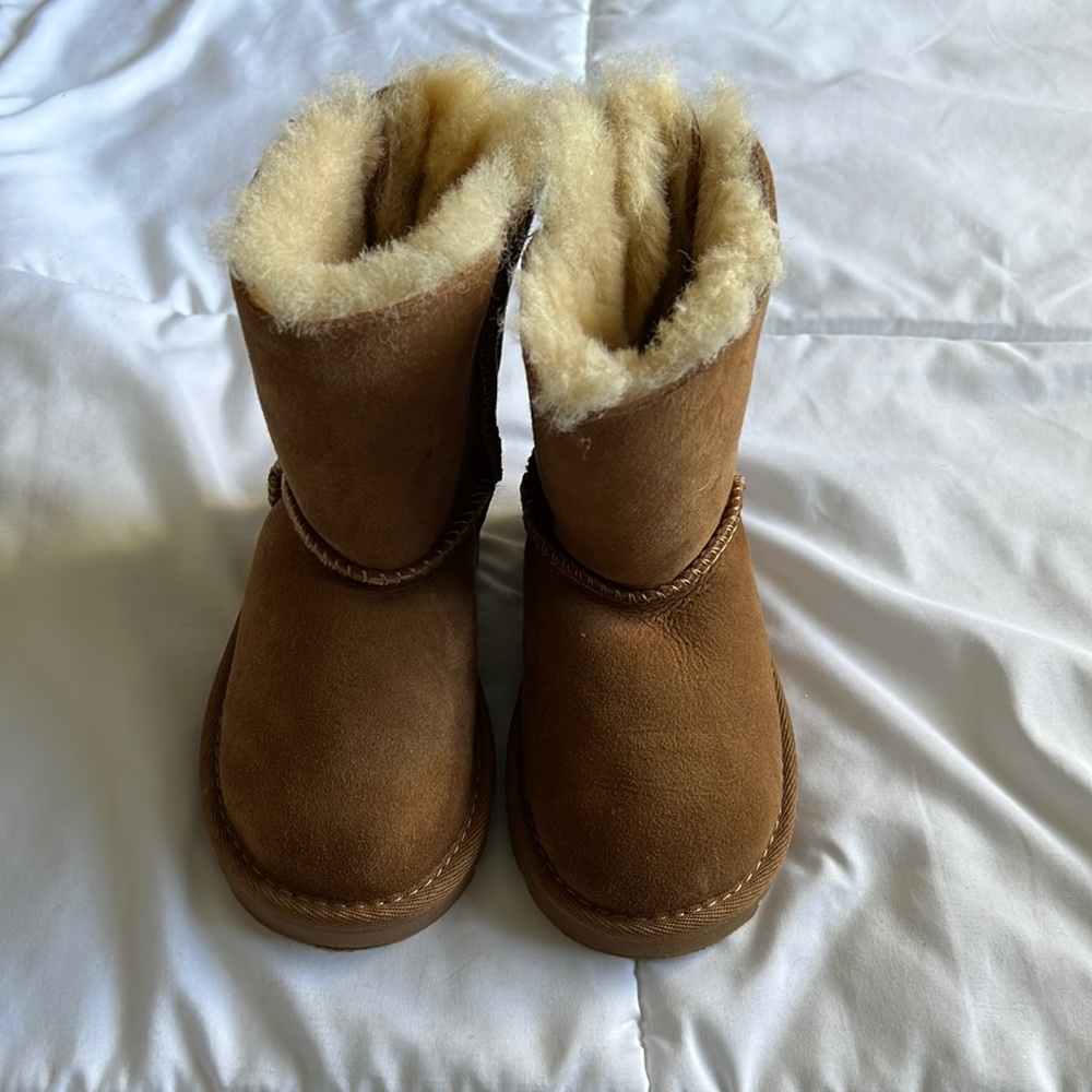 Ugg little girls tall Bailey boot size 9